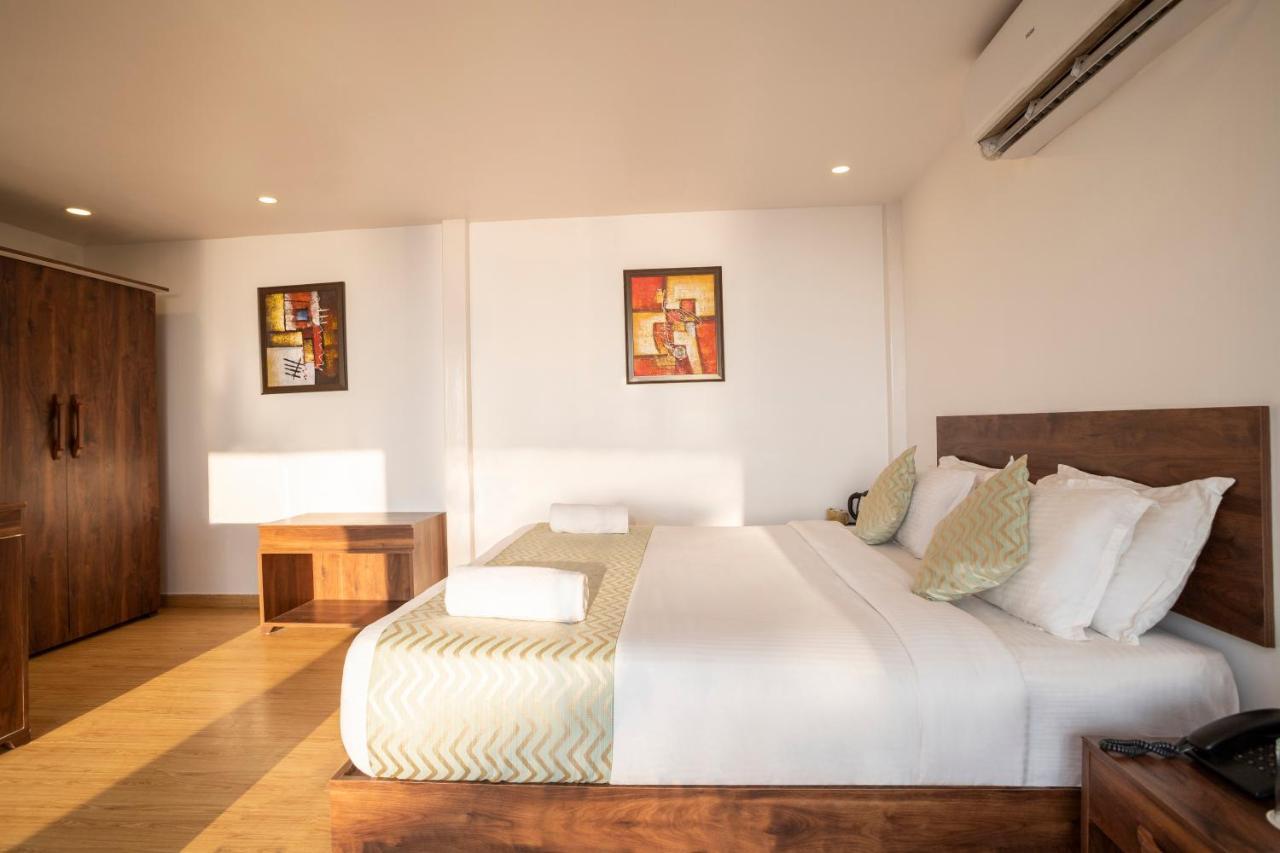 Antares Beach Resort, Vagator Exterior foto